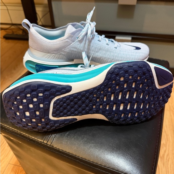 Nike Invincible Run 3 Athletic Shoes - Light Blue and Teal - Picture 3 of 4